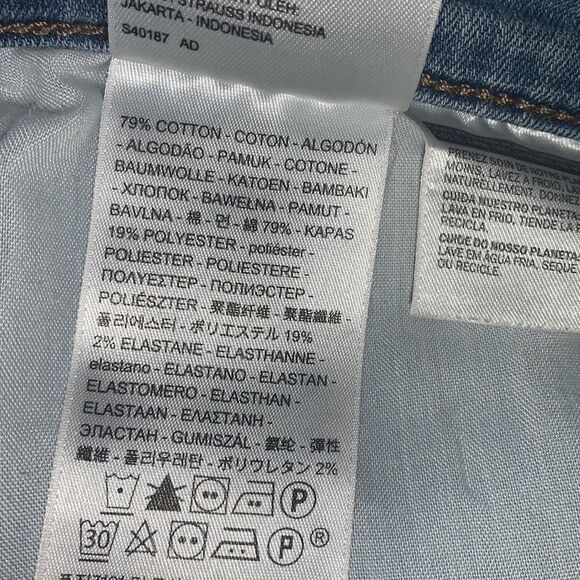 Levi’s light wash long jean shorts. Size medium - Picture 10 of 11